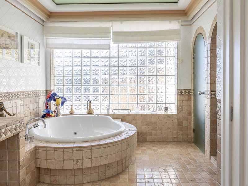 Foto b7bfab24-d0f9-4977-a552-83940d8a6656. Xalet amb calefacció piscina a Centro-El Castillo Sagunt