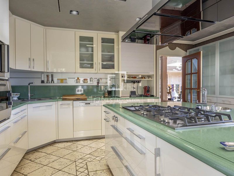 Foto f61df188-3d72-48cc-885d-d009960a1e83. Xalet amb calefacció piscina a Centro-El Castillo Sagunt