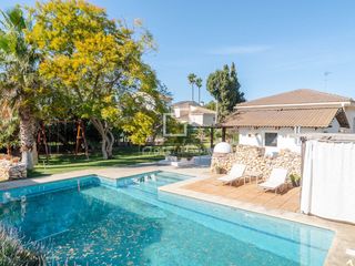 Xalet a Gallipont. Casa villa de cinco dormitorios en venta en la eliana, valencia