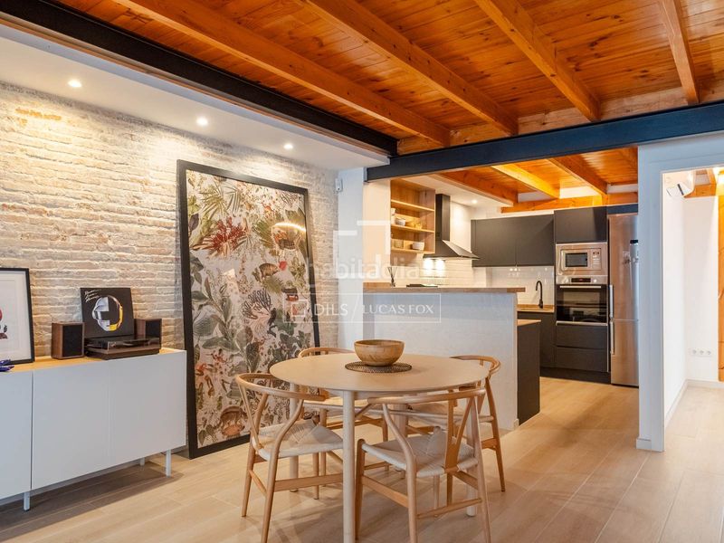 Foto c8bb708f-370e-4cbb-ad24-ace57aec3b53. Pis a Russafa Valencia