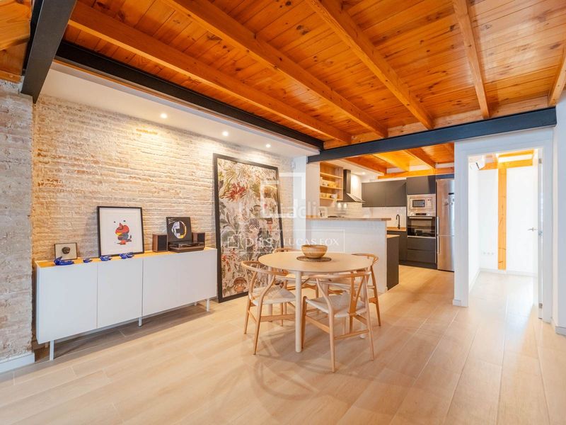 Foto f095ba38-7f0d-4e9c-a8af-a566d9c07417. Pis a Russafa Valencia