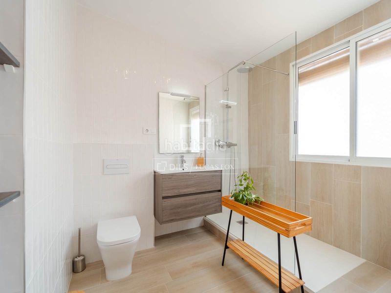 Foto f40bc6f8-f674-4b8d-ae26-b6b44f0135fc. Pis a Russafa Valencia