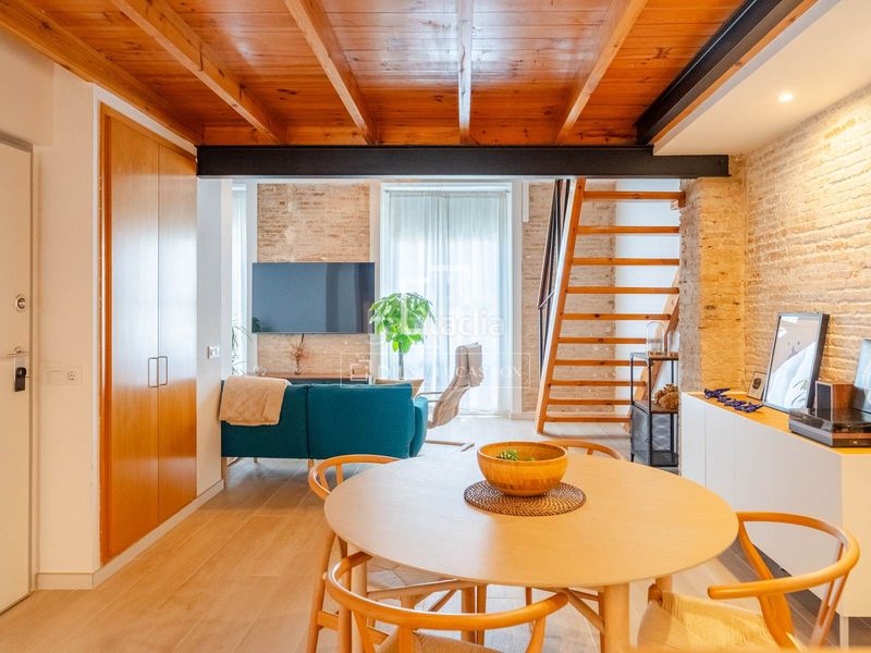 Foto fe4c7c3d-caf4-4ba6-94d0-1f333ca348af. Pis a Russafa Valencia