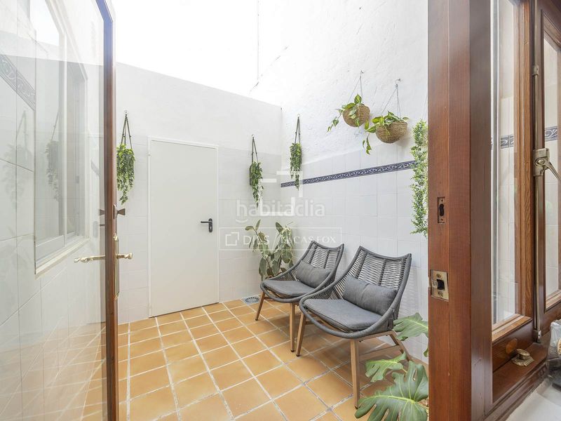 Foto a8816dec-14a4-4940-b856-e63054f18b66. Chalet casa villa en excelentes condiciones de 7 dormitorios con 30m terraza en venta en valencia region en Catarroja