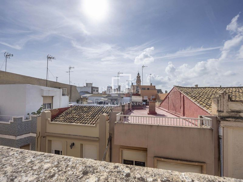 Foto b3bcdc70-f1cf-4ab4-8654-2e9c4ad80b6e. Chalet casa villa en excelentes condiciones de 7 dormitorios con 30m terraza en venta en valencia region en Catarroja