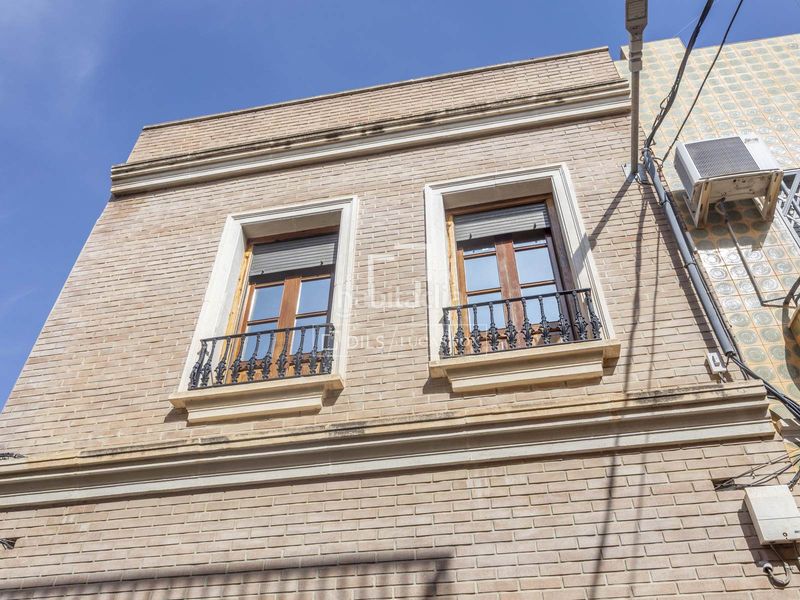 Foto fa86a645-d610-4c48-8fc0-bf23792accd0. Chalet casa villa en excelentes condiciones de 7 dormitorios con 30m terraza en venta en valencia region en Catarroja