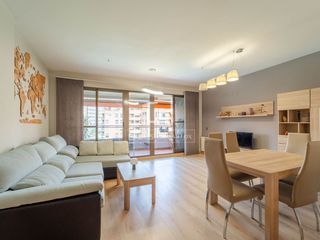Rent Flat in Sant Pau. Apartamento luminoso en alquiler con terraza, garaje amplio y co