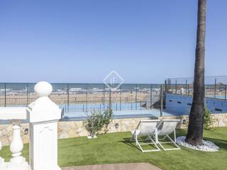 Chalet in Playa del Puig. Casa en venta en la playa del puig de santamaría primera con vis