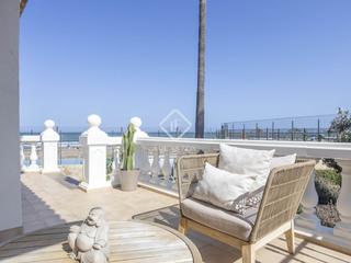 Chalet in Playa del Puig. Casa en venta en la playa del puig de santamaría primera con vis
