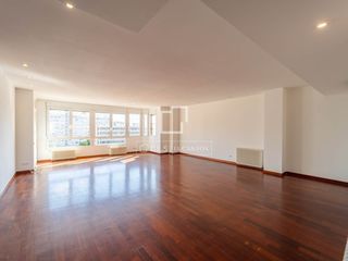 Rent Flat in Jaume Roig. Espectacular vivienda en planta alta, totalmente exterior y muy