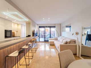 Appartement à Nou Campanar. Luminoso piso con terraza en venta en un residencial con complet