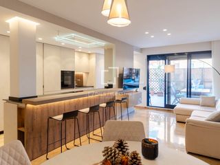 Flat in Nou Campanar. Luminoso piso con terraza en venta en un residencial con complet