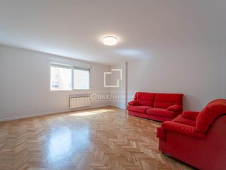 Lloguer Pis a La Petxina. Apartamento con reforma a estrenar de 179m de 6 dormitorios  cua