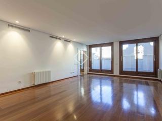 Appartamento in El Pla del Remei. Luminoso piso reformado de 4 dormitorios con garaje y trastero e