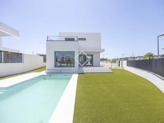Xalet a Torre en Conill-Cumbres de San Antonio. Casa de obra nueva de 4 dormitorios en venta en bétera, valencia