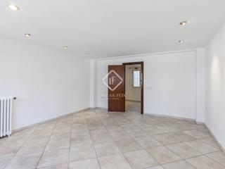 Miete Etagenwohnung in Valencia de Alcántara. Piso de 4 dormitorios con terraza de 6 m en alquiler en el pla d