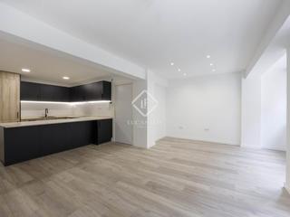 Lloguer Pis a Rocafort. Piso en excelentes condiciones de 4 dormitorios con 7m terraza e