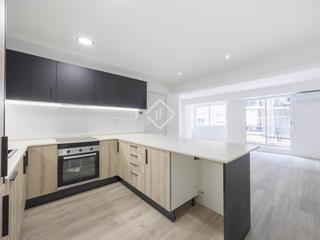 Rent Flat in Rocafort. Piso en excelentes condiciones de 4 dormitorios con 7m terraza e