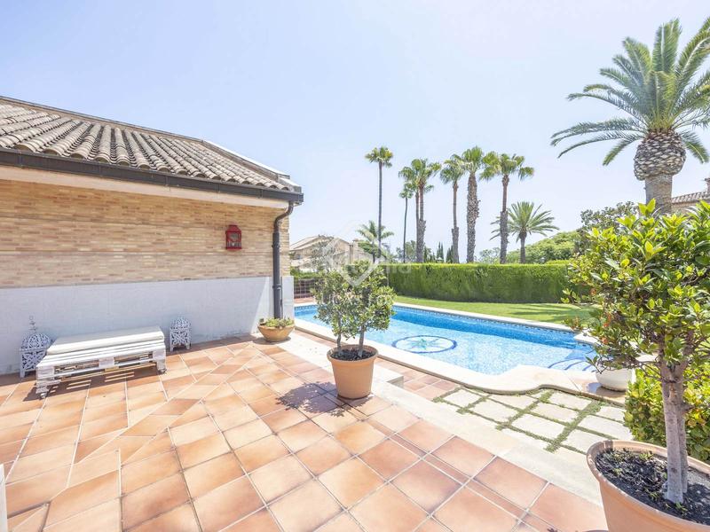 Foto 2a9eb119-673f-4c25-bbbd-8b440eea2548. Xalet amb calefacció aparcament a Casas Verdes - Ermita Godella