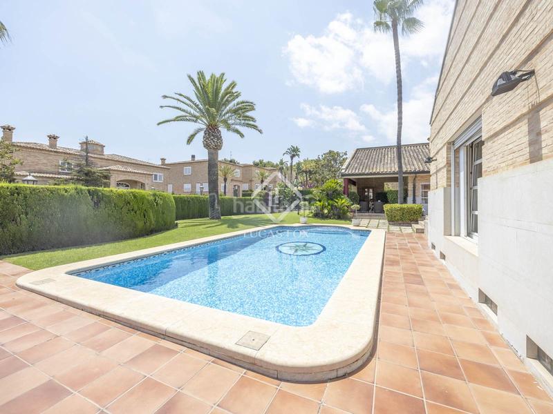 Foto 54d59930-dd62-4c8e-a175-77a9a2e64b82. Xalet amb calefacció aparcament a Casas Verdes - Ermita Godella