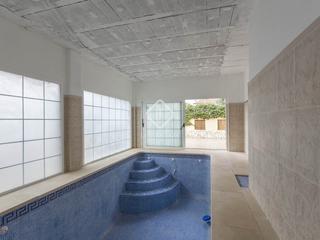 Chalet à La Cañada. Casa en excelentes condiciones de 5 dormitorios en venta en la c