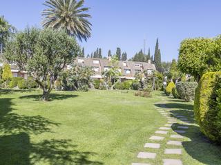 Chalet à Godella. Casa en excelentes condiciones de 4 dormitorios en venta en gode