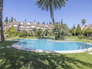Chalet à Godella. Casa en excelentes condiciones de 4 dormitorios en venta en gode