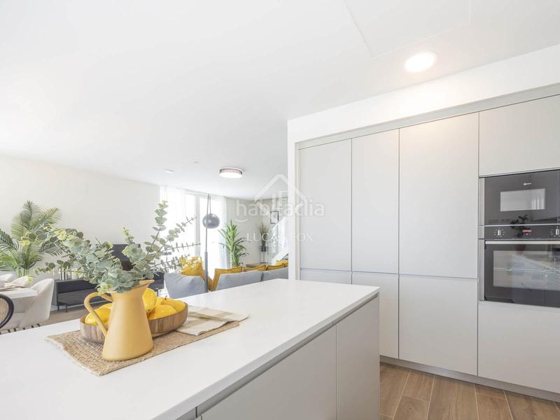 Foto 456f2e36-b4d0-402c-9999-ff27170cc093. Penthouse with heating parking pool in Sant Pau Valencia