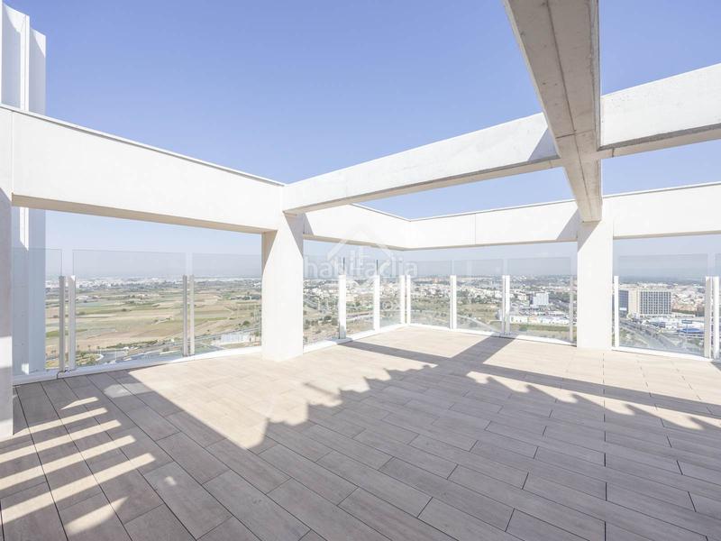 Foto 78b8e3f7-a3ee-4ef5-8f61-3f2d55fb1830. Penthouse with heating parking pool in Sant Pau Valencia
