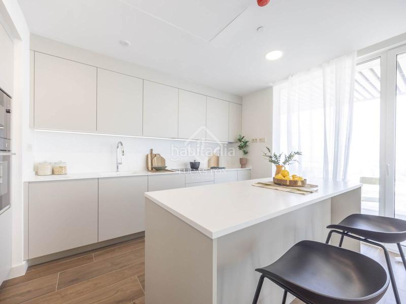 Foto aad1bcea-3bef-4143-8020-4eb2c6192654. Penthouse with heating parking pool in Sant Pau Valencia