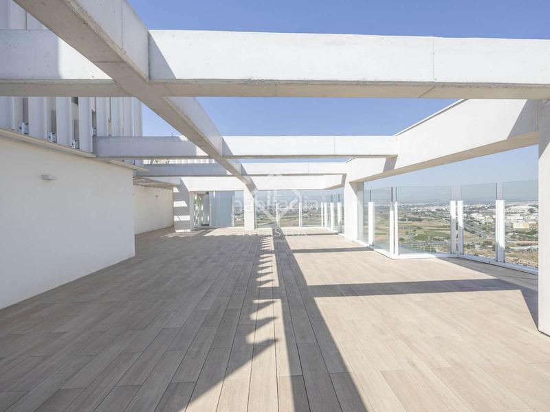 Foto e7c734d7-f272-494f-9706-90270603f341. Penthouse with heating parking pool in Sant Pau Valencia