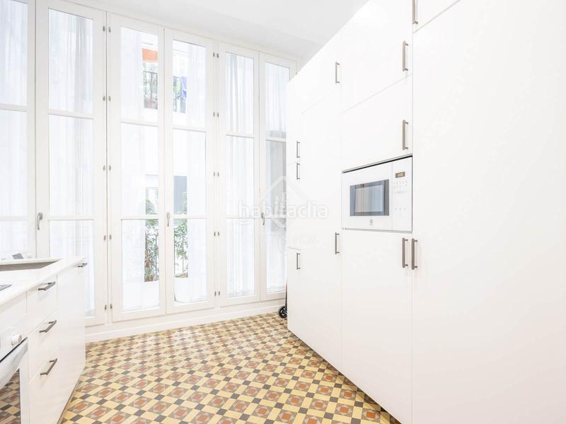 Foto 6f1a36bf-e40a-4988-bc78-f5fc4b592d8b. Alquiler piso excelente piso modernista completamente amueblado con un diseño contemporáneo, acabados de alta calidad, 3 dormitorios dobles, 3 b en Valencia