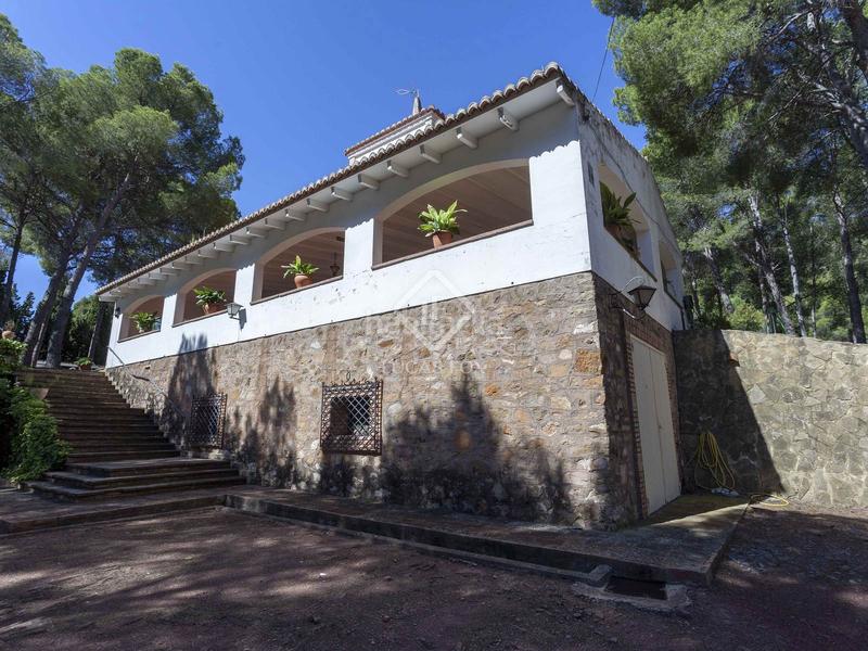 Foto 87d39475-3d2f-4a0f-8f65-02c212cd772e. Chalet parcela con casa en venta , valencia en Casco Urbano Náquera