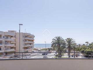 Chalet en Canet den Berenguer. Casa en excelentes condiciones de 4 dormitorios en venta en cane