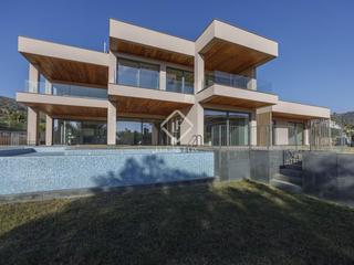 Chalet en Centro-El Castillo. Casa  villa en excelentes condiciones de 8 dormitorios en venta