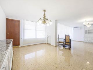 Affitto Appartamento in Sant Francesc. Piso de 238 m con 6 dormitorios y una terraza de 30 m en alquile