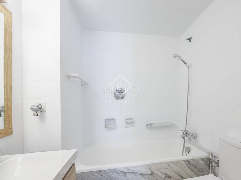 Foto 8f36b642-2a66-49ad-aeca-d2a42e6854c3. Rent flat with heating parking in Sant Francesc Valencia
