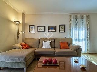 Chalet à Mareny Blau. Casa independiente con piscina en venta en la playa en el mareny