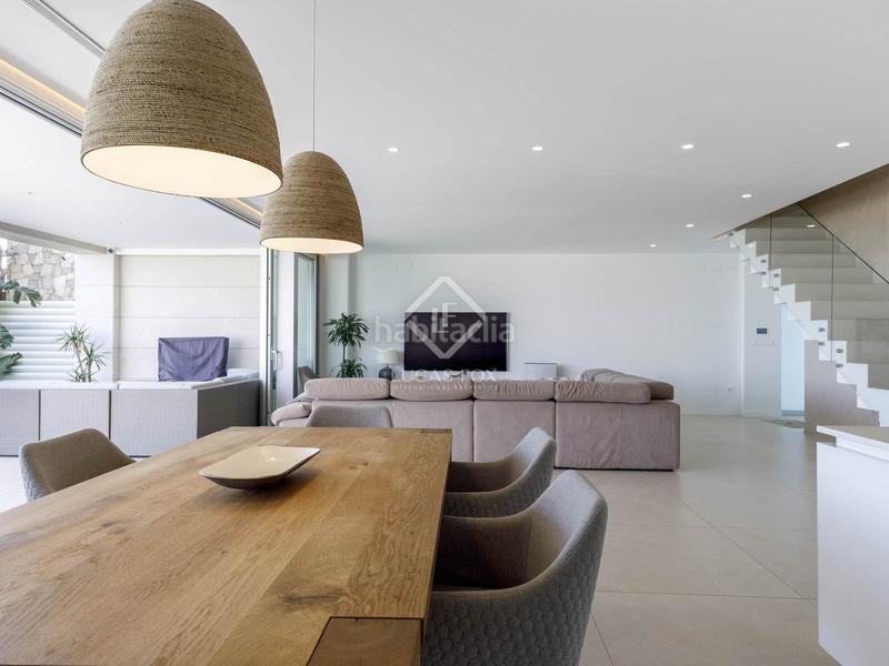 Foto 1edcccac-3b01-4ae6-aa2c-720528383d6c. Chalet  en excelentes condiciones de 5 dormitorios en primera línea de la playa de almardá. en Sagunt