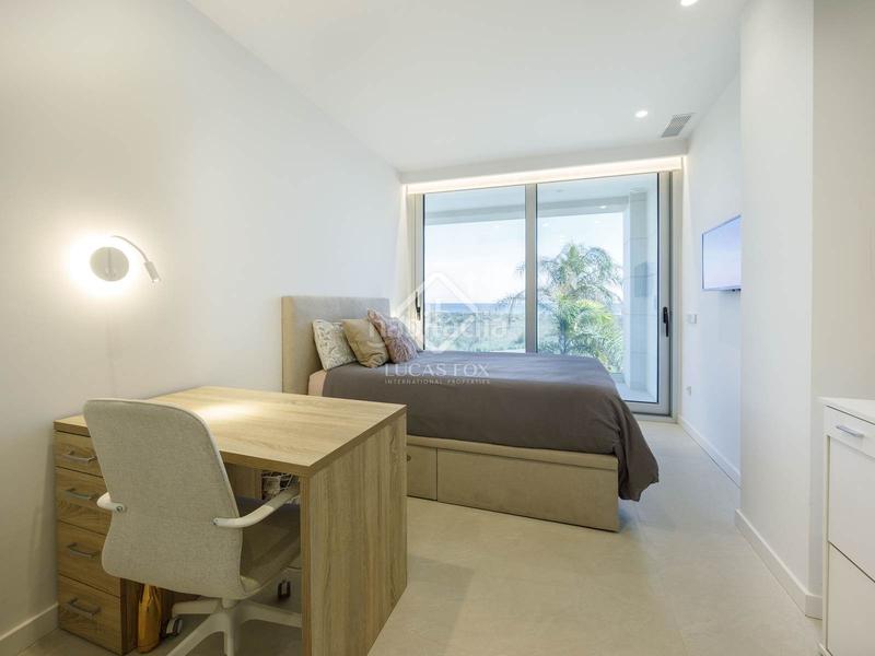 Foto 3389ccdb-3751-4692-9934-07bcb0af14af. Chalet  en excelentes condiciones de 5 dormitorios en primera línea de la playa de almardá. en Sagunt