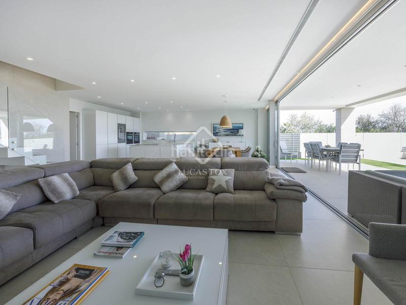 Foto 4cd1fb1f-7e69-4789-a3df-5f7eecee7fec. Chalet  en excelentes condiciones de 5 dormitorios en primera línea de la playa de almardá. en Sagunt