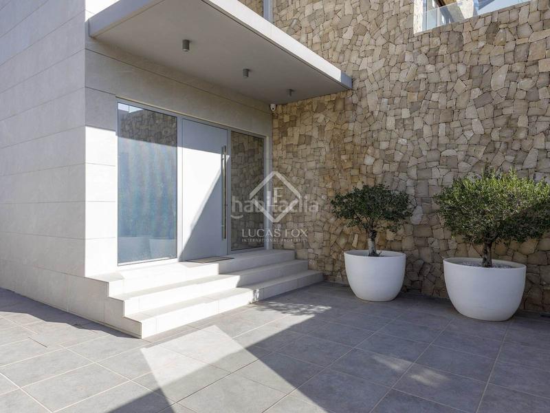 Foto 50ce0bb4-2d7a-4e78-a9a6-2bcb7293ed4e. Chalet  en excelentes condiciones de 5 dormitorios en primera línea de la playa de almardá. en Sagunt