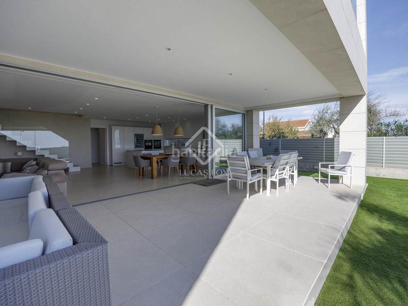 Foto 6e7b21d4-a5d3-43b4-9392-d039897eb6ce. Chalet  en excelentes condiciones de 5 dormitorios en primera línea de la playa de almardá. en Sagunt