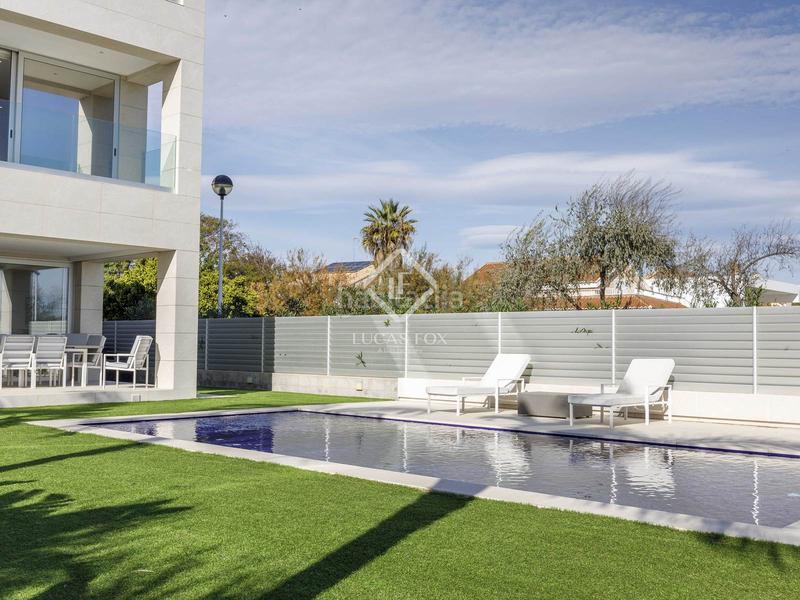 Foto 74e98456-2042-4f55-9927-3cc970a7086c. Chalet  en excelentes condiciones de 5 dormitorios en primera línea de la playa de almardá. en Sagunt