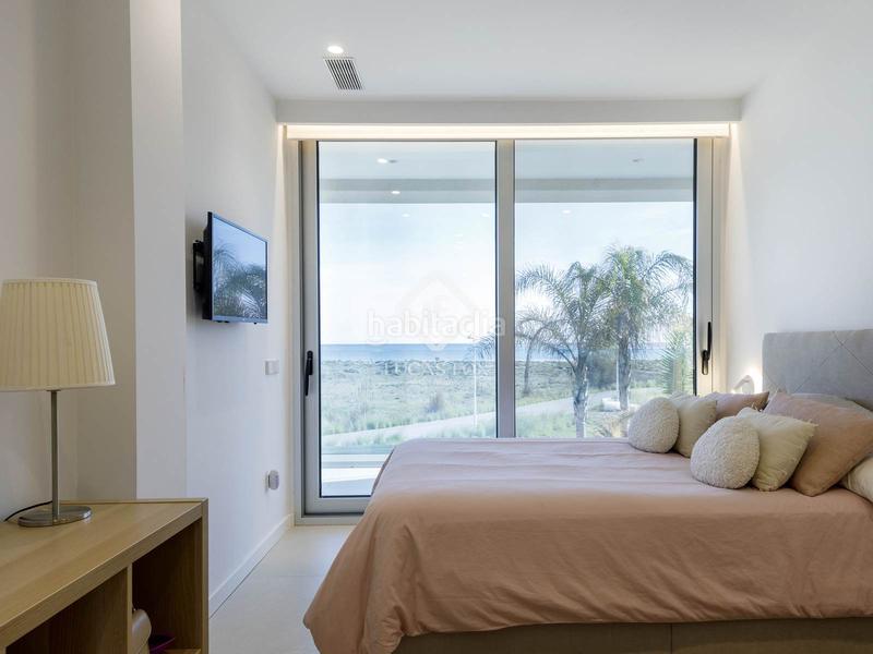 Foto 8860734b-4c05-4c94-a96c-dcdb606f9a6d. Chalet  en excelentes condiciones de 5 dormitorios en primera línea de la playa de almardá. en Sagunt