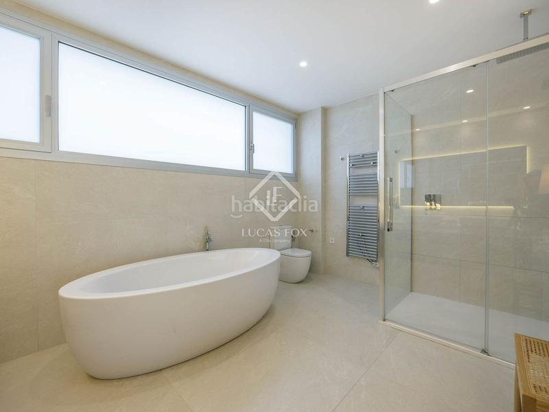 Foto 9da3e0d2-4609-469b-b031-ee43fc583380. Chalet  en excelentes condiciones de 5 dormitorios en primera línea de la playa de almardá. en Sagunt