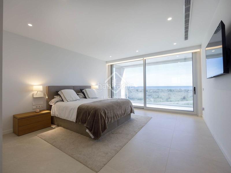 Foto beb506f2-50d7-4903-820f-909fddae06fc. Chalet  en excelentes condiciones de 5 dormitorios en primera línea de la playa de almardá. en Sagunt