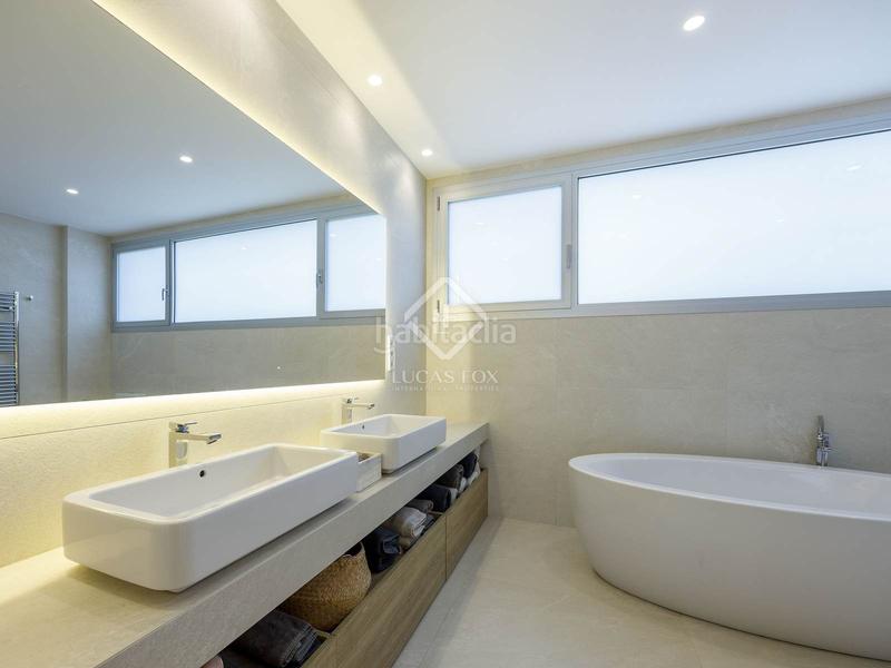 Foto cb6b59f2-daba-4acf-a6bd-271583fd2889. Chalet  en excelentes condiciones de 5 dormitorios en primera línea de la playa de almardá. en Sagunt