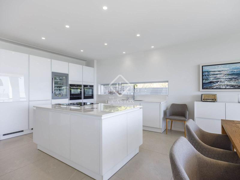 Foto d226dff9-faba-40a9-b56a-b81a79952a5c. Chalet  en excelentes condiciones de 5 dormitorios en primera línea de la playa de almardá. en Sagunt