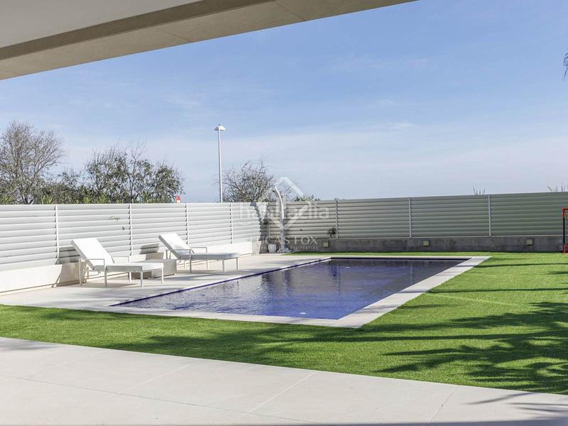 Foto dd73afc1-18c3-4b5f-9b41-fce753efd9d5. Chalet  en excelentes condiciones de 5 dormitorios en primera línea de la playa de almardá. en Sagunt